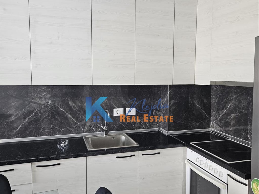 Apartament 1+1 per qira te Kompleksi Golden Park