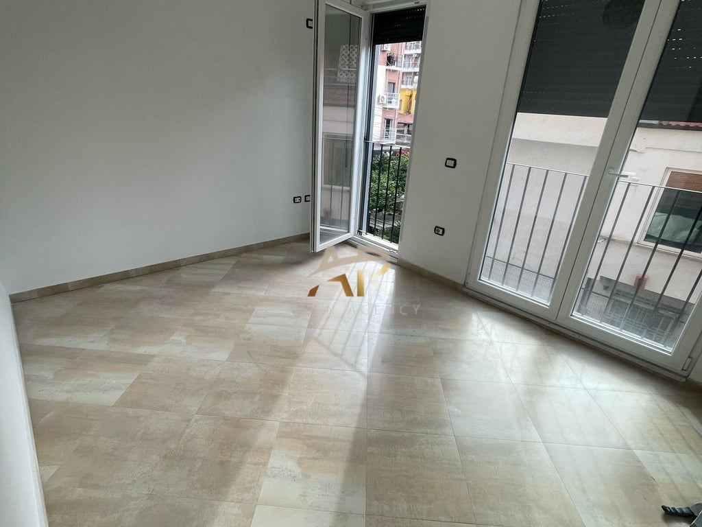 Affittasi appartamento 1+1 in un nuovo palazzo con ascensore, vicino al bar Oslo, 21 Dicembre.