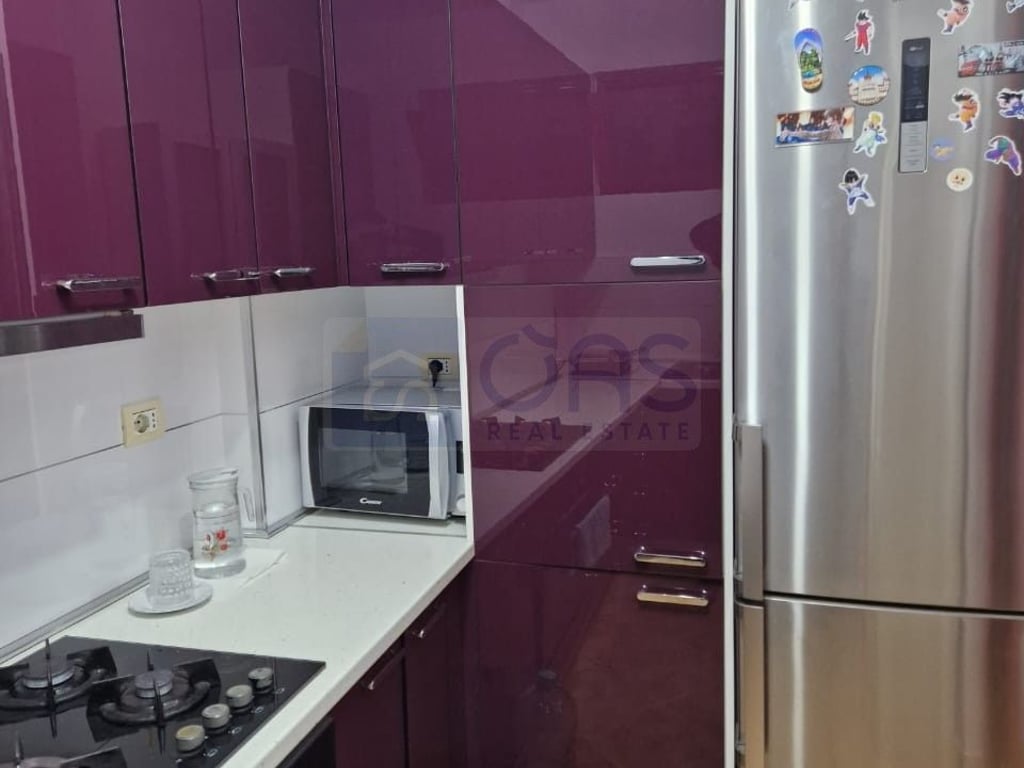 Apartment 3+1 for rent in Zogu i Zi 800 euros.