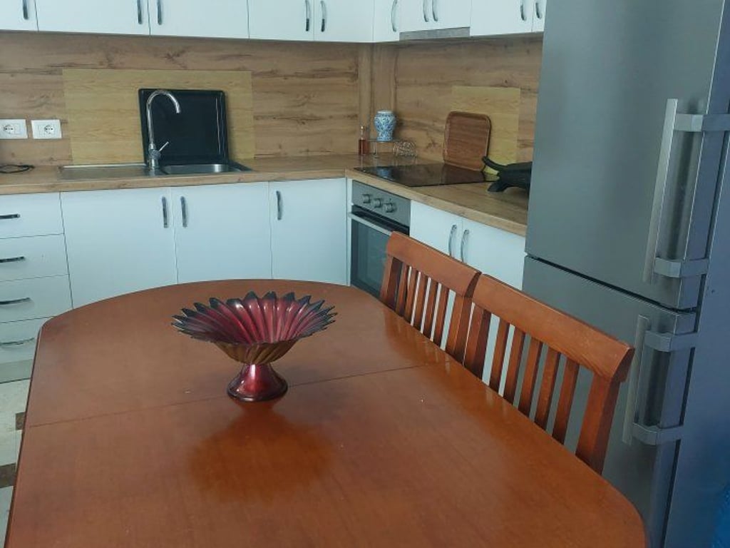 Apartament 3+1 per qira afer Pazarit te Ri, Rruga Beqir Luga