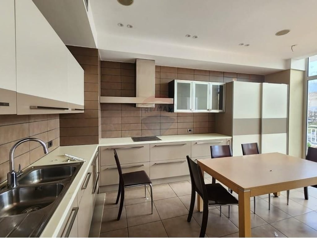 Affittasi ufficio presso la Guardia