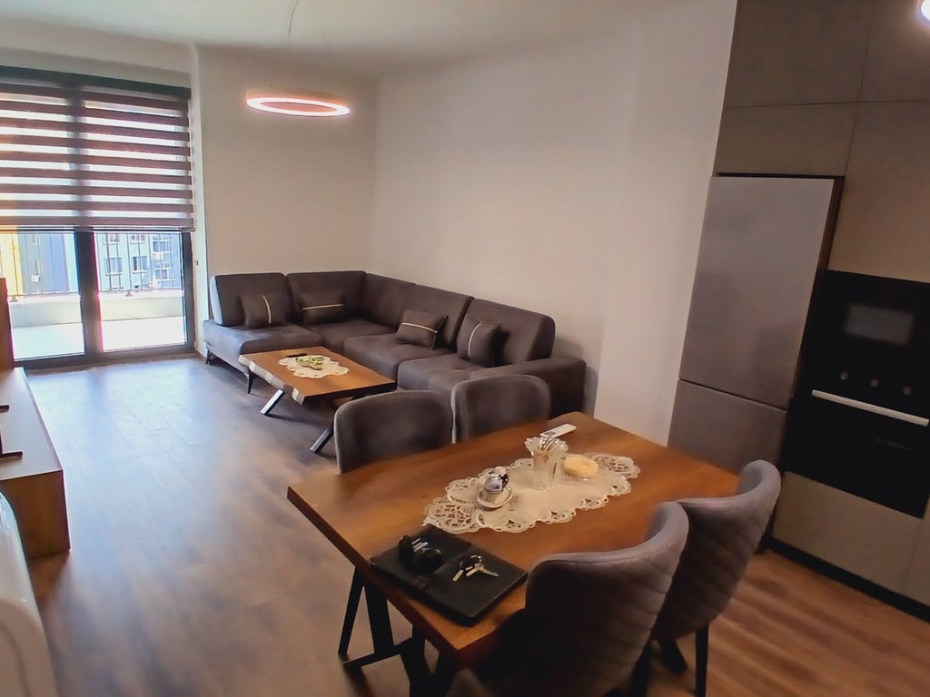 Apartament 2+1+ parkim per qira te Pazari i ri