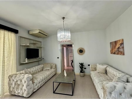 **Appartamento 2+1 con posto auto vicino al Lago**