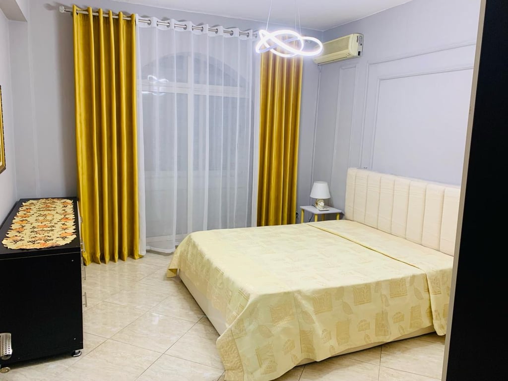 Affittasi Appartamento 1+1, Via Kavajes vicino alla Chiesa Prezzo: 600 euro