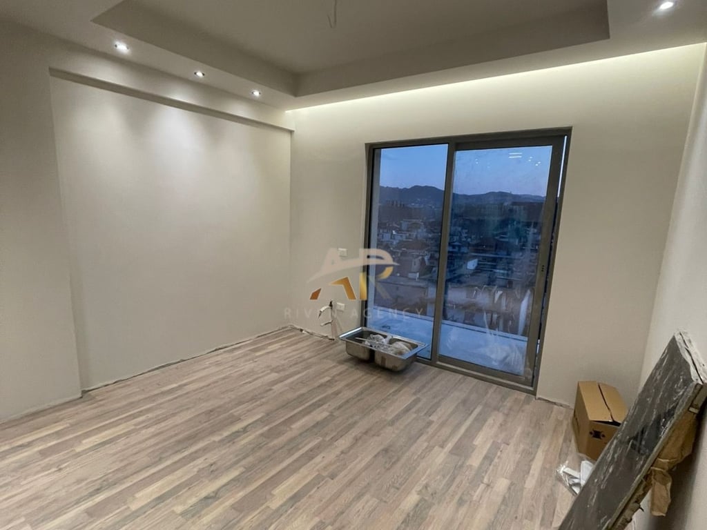 A 1+1 apartment is for rent, unfurnished, in a newly completed building.