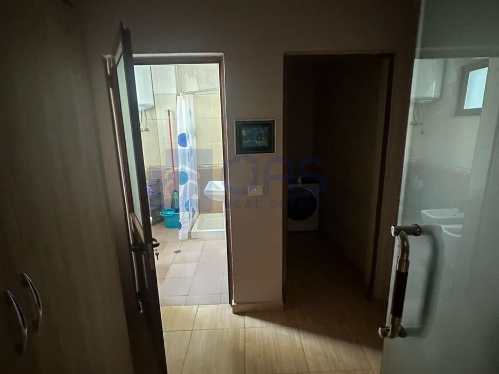 Apartment 3+1 for rent at Siri Kodra 650 euros.