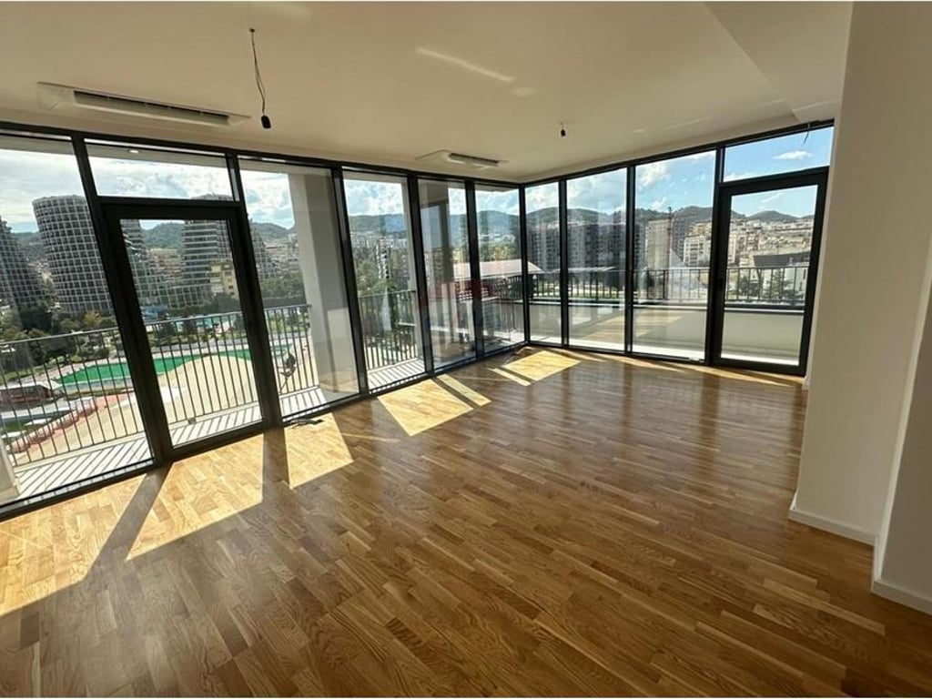 Zyre me qira te Lake View, rruga Kosvareve