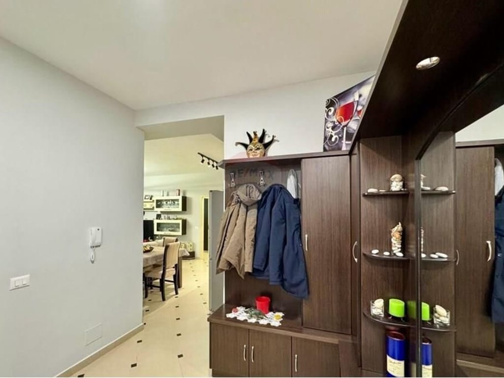 2+1 apartment for rent in Yzberisht!
