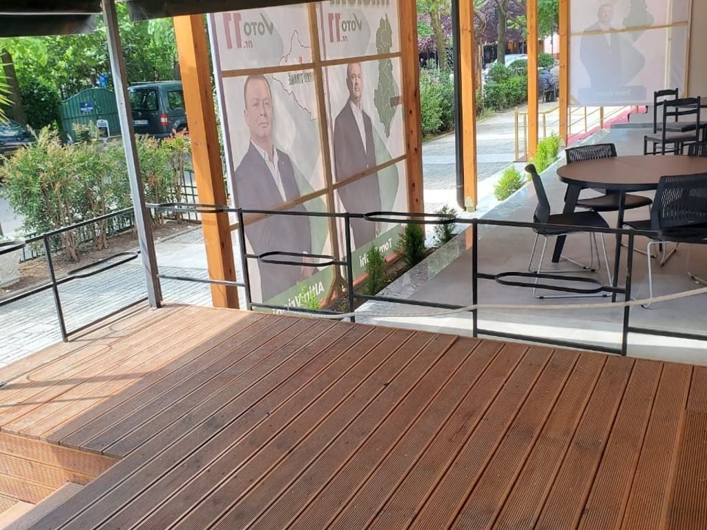 Shitet lokal 80m² , Rruga Lord Bajron