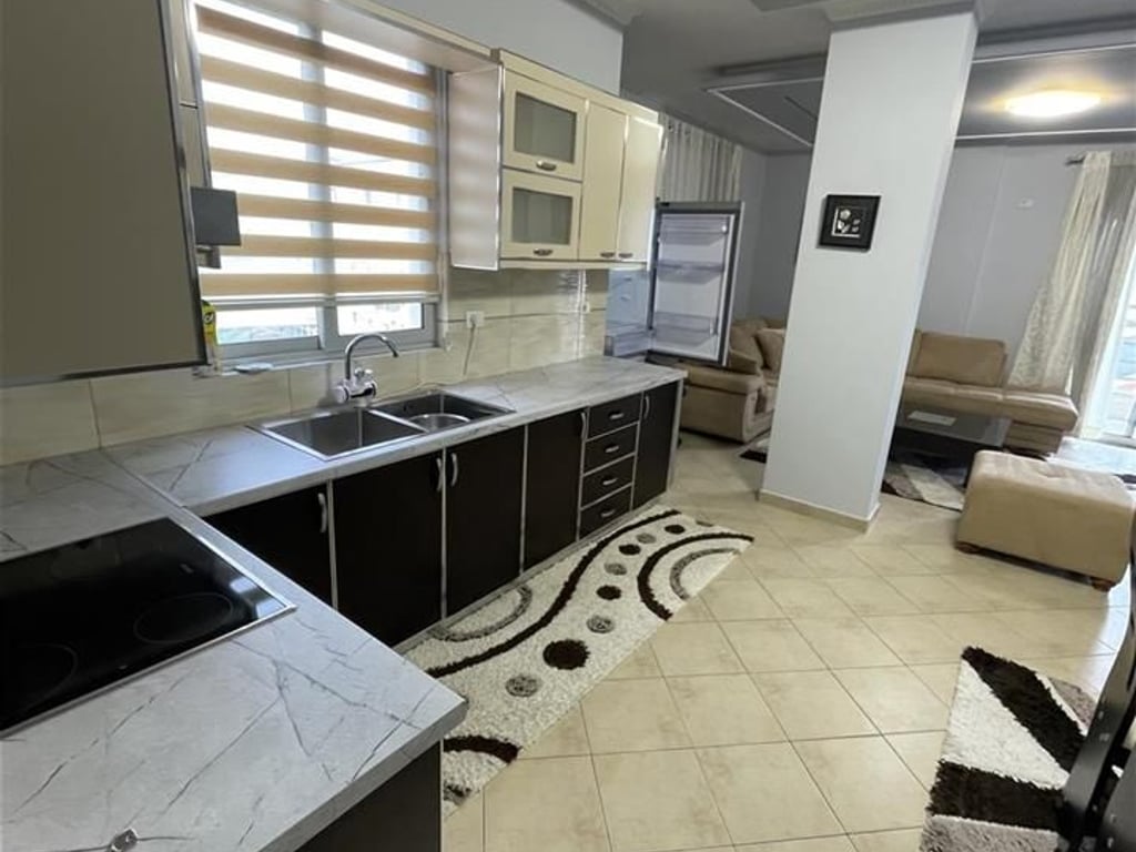 Jepet me qera apartament 2+1+ garazhd te Kodra e Diellit 1