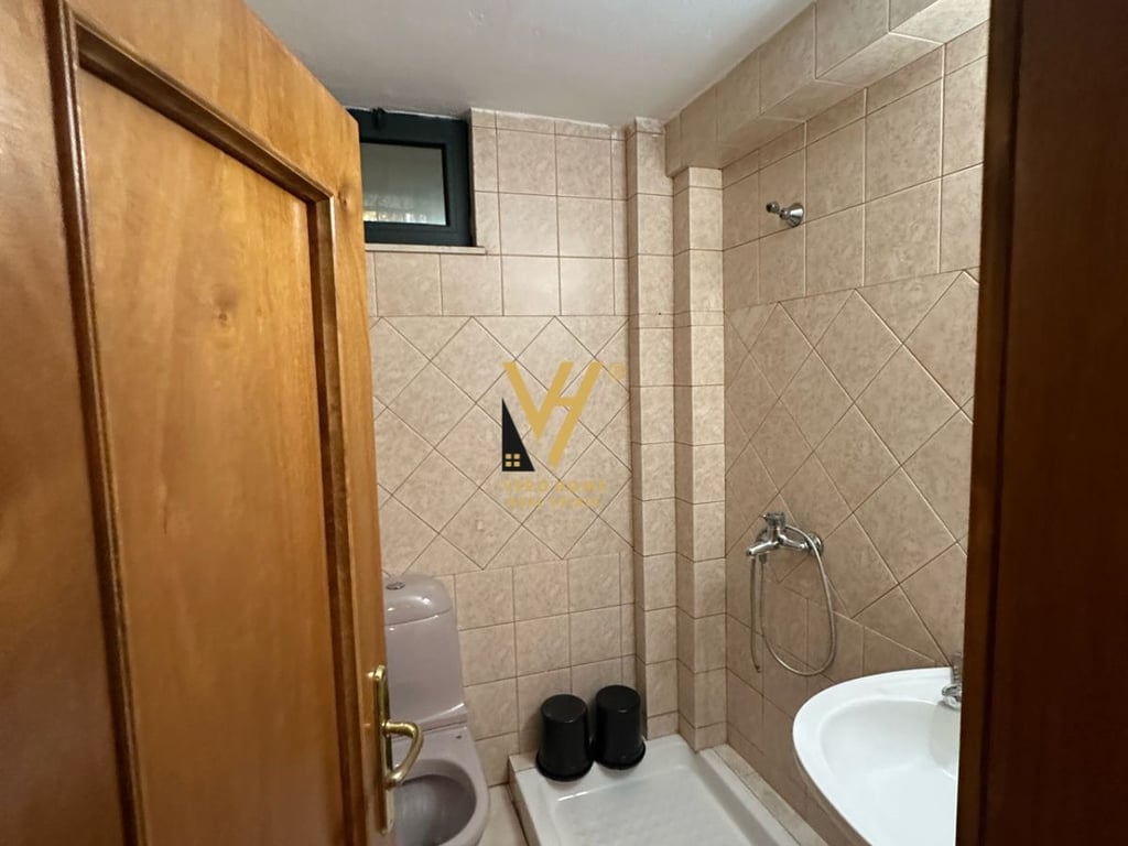 A 220M2 SPACE FOR RENT IN MYSLYM SHYRI 1,750 EURO