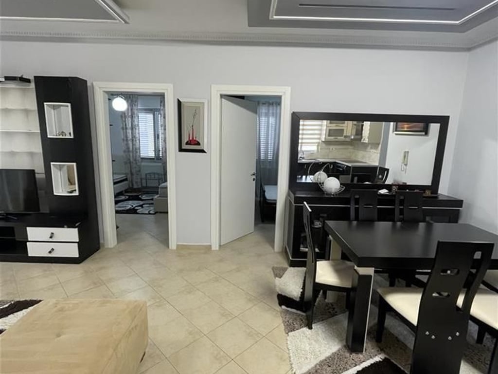 Jepet me qera apartament 2+1+ garazhd te Kodra e Diellit 1