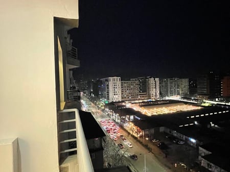 Vendesi appartamento 2+1+2 vuoto in via Kavajë.