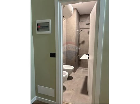 Office for rent in Bllok!