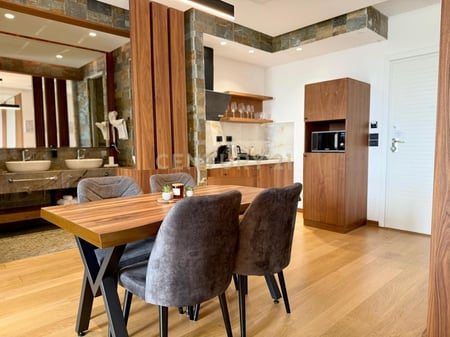 Prive Luxury | Apartament per shitje me jacuzzi, pamje spektakolare nga deti dhe dizajn mesdhetar në Kepin e Rodonit 306,000 €