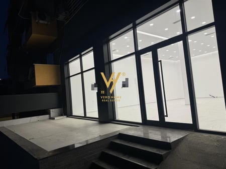 SHOP FOR RENT 120 M2 AT TOM DOSHI COMPLEX 700 EURO
