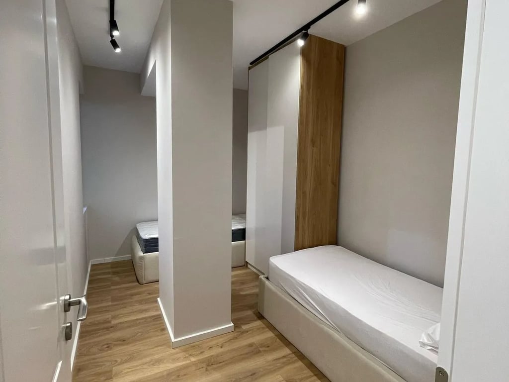 Jepet me Qira – Apartament 2+1 📍 Përballë Kompleksit Delijorgji