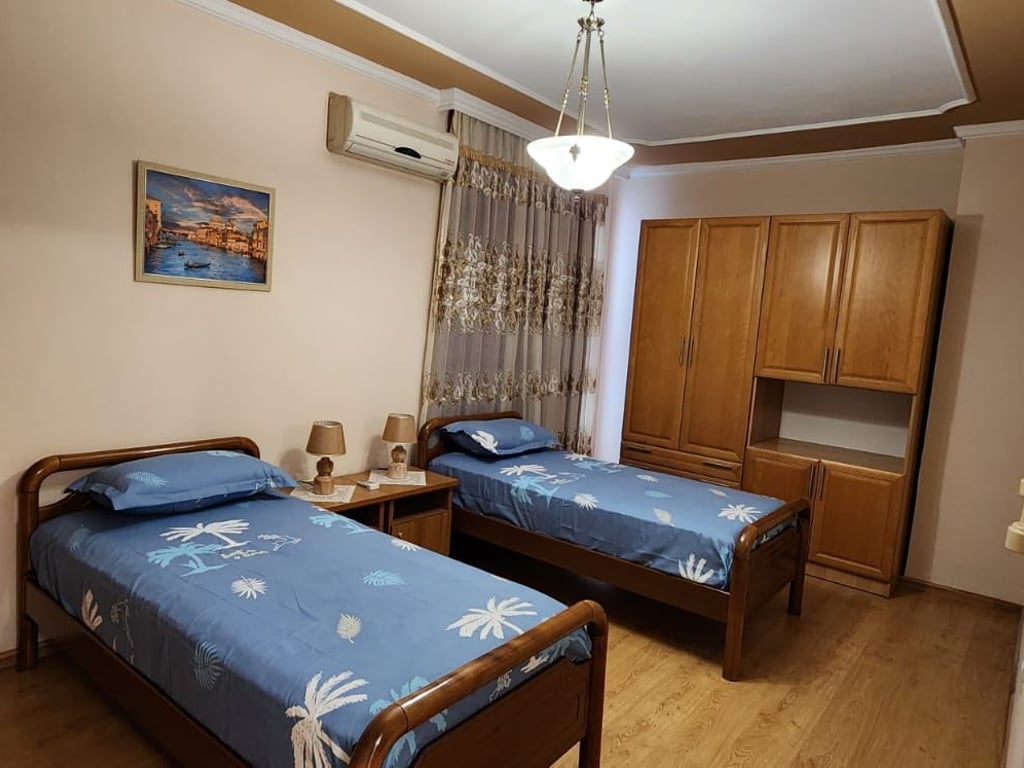 2+1+2 Apartment for Rent on Zogu 1 Boulevard, near Flori Farma. Price: 650 euros