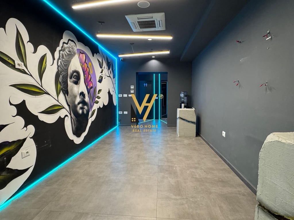 JEPET AMBIENT 100M2 ME QERA TE BLLOKU 2.200 EURO