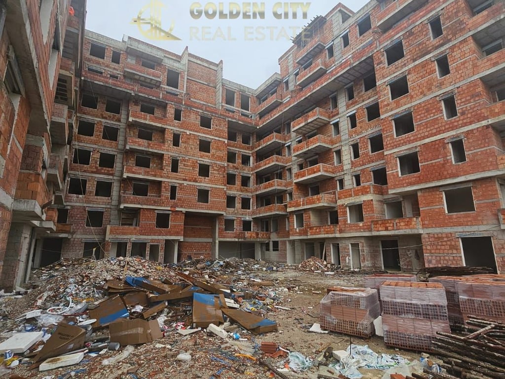 Shitet apartament 2+1+2 Golem