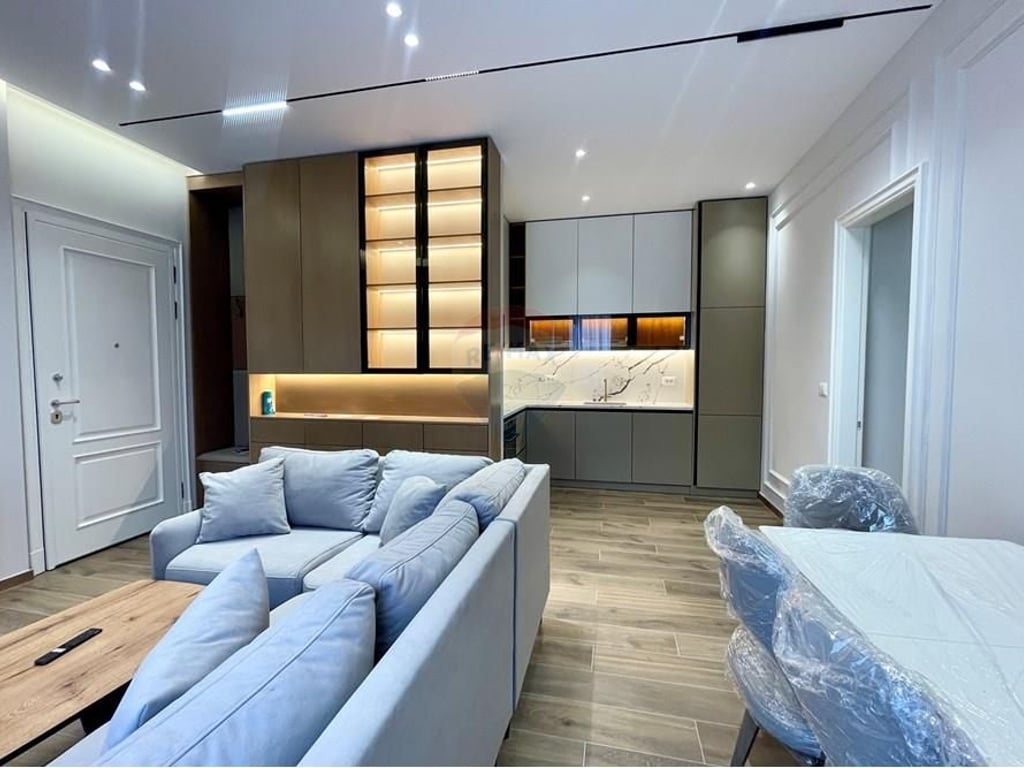 Super apartament 2+1 per qira tek Kompleksi Delijorgji