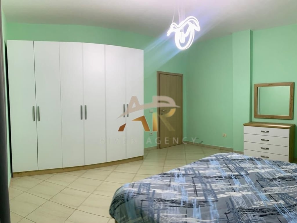 Jepet me qera hyrje 2+1 te Qytet Studenti