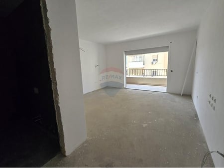 2+1+2 apartment for sale at Pazari i Ri