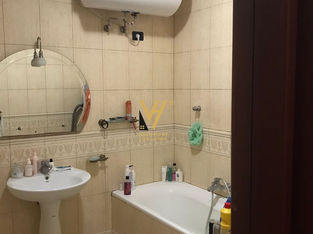 JEPET APARTAMENT 3+1+BLK ME QERA TE KOMUNA E PARISIT 650 EURO