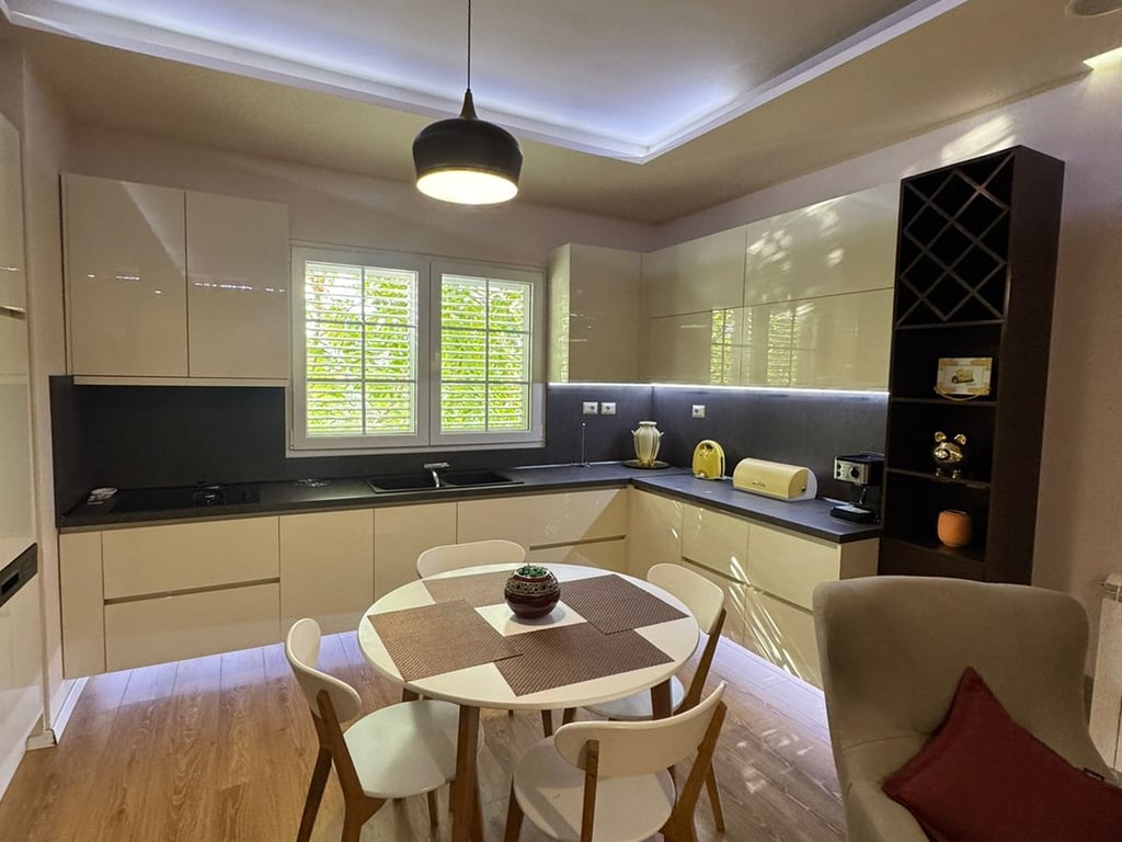 JEPET ME QIRA APARTMENT 2+1+2 TUALETE +2 BALLKONE, PRANE SPITALIT NENE TEREZA, TIRANE