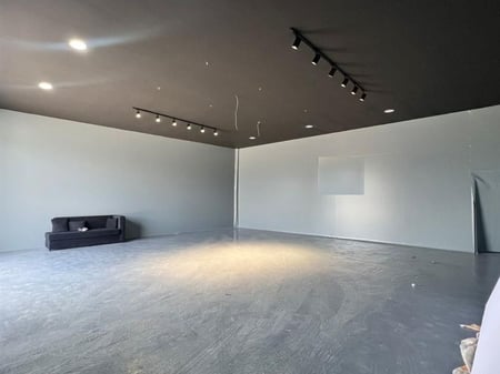 FOR RENT 104M2 SPACE 850 EURO RINAS