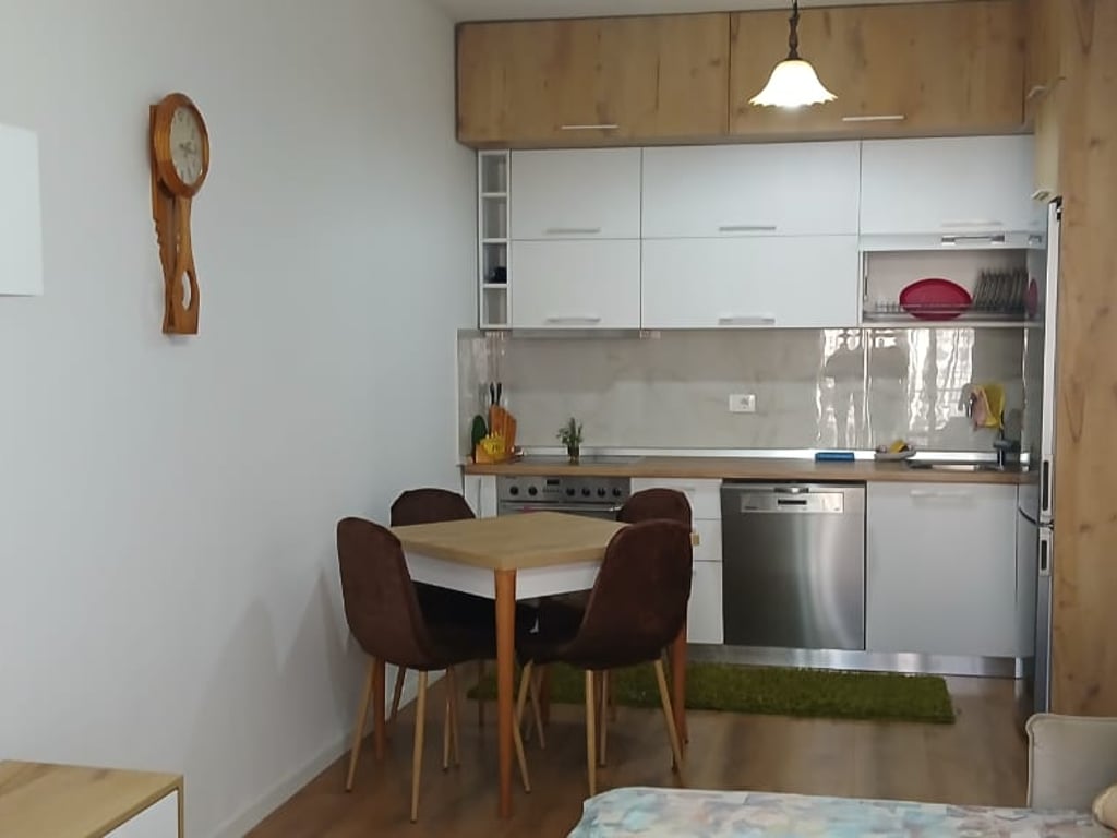 1+1 per qira afer 21 Dhjetorit, Kompleksi Star