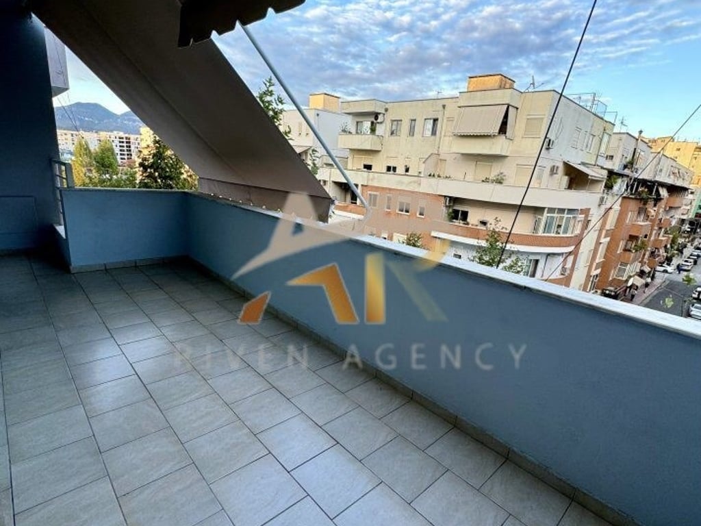 Jepet garsioniere me qera te Komuna e Parisit