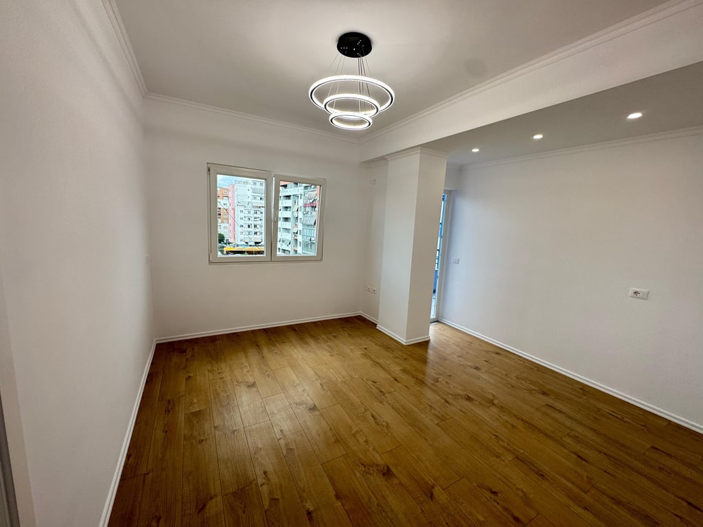 Private house for sale 1+1, former Shqiponja square.