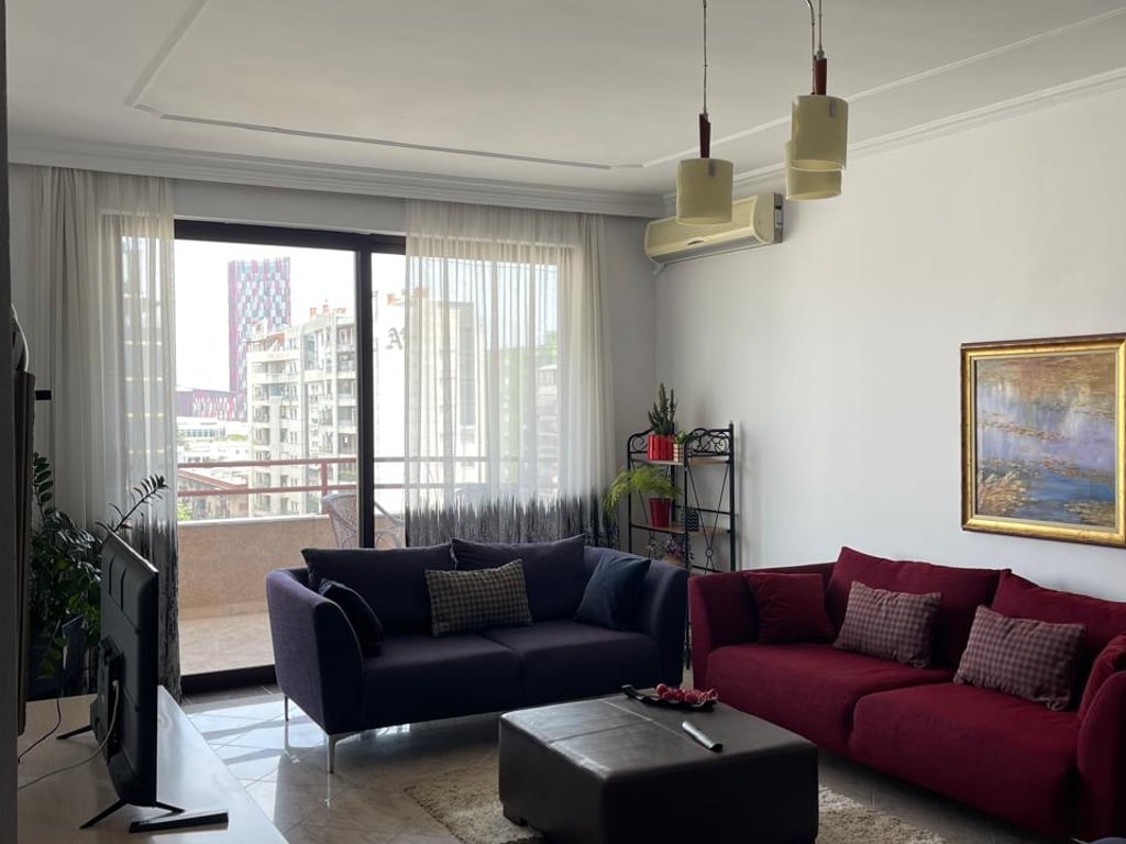 Jepet me qera apartament 2+1 ne Bllok 800 euro