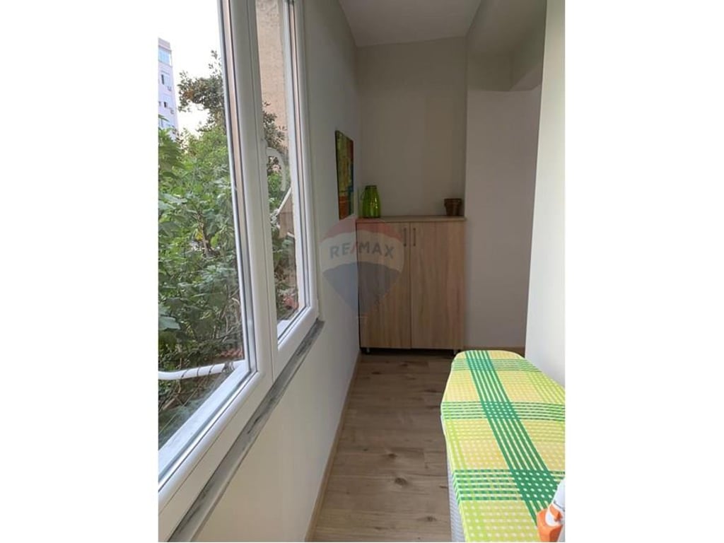 Jepet apartament 1+1 me qira ne qender te rruga Bardhok Biba