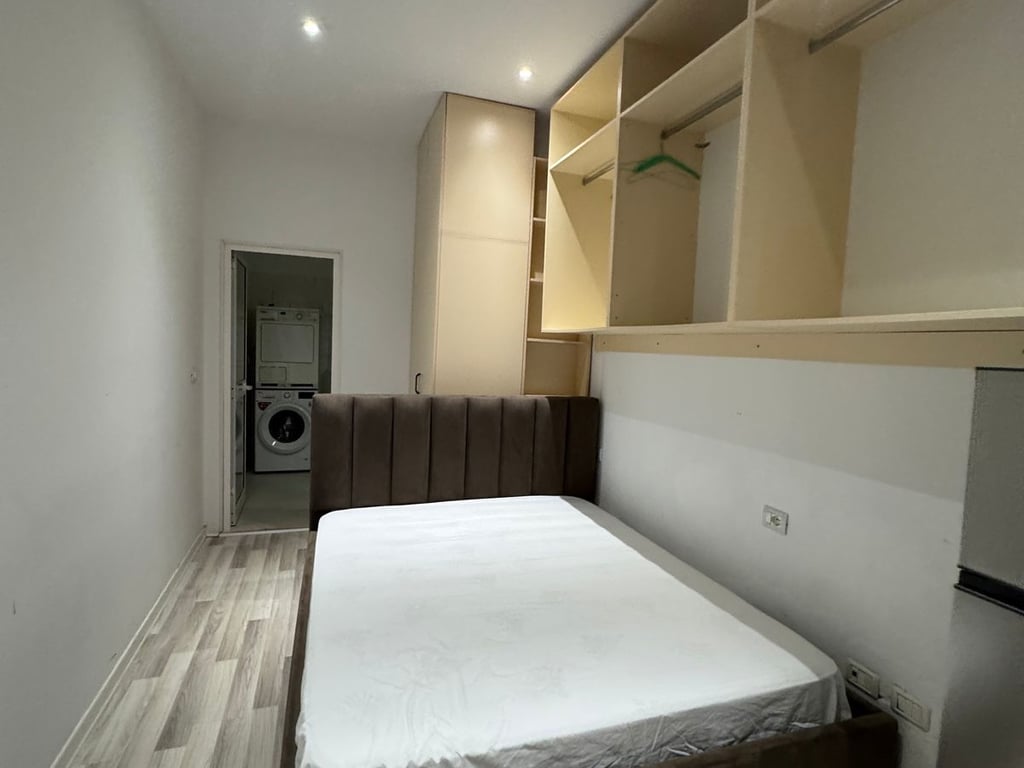 Studio apartment for rent on Barrikadave Street.