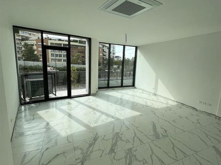 AMBIENTE PER UFFICI IN AFFITTO PRESSO LAKE VIEW RESIDENCE