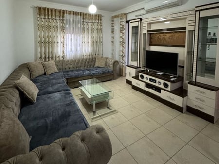 Qender, apartament 1+1 me qera Vila Gold (50,000 Leke)