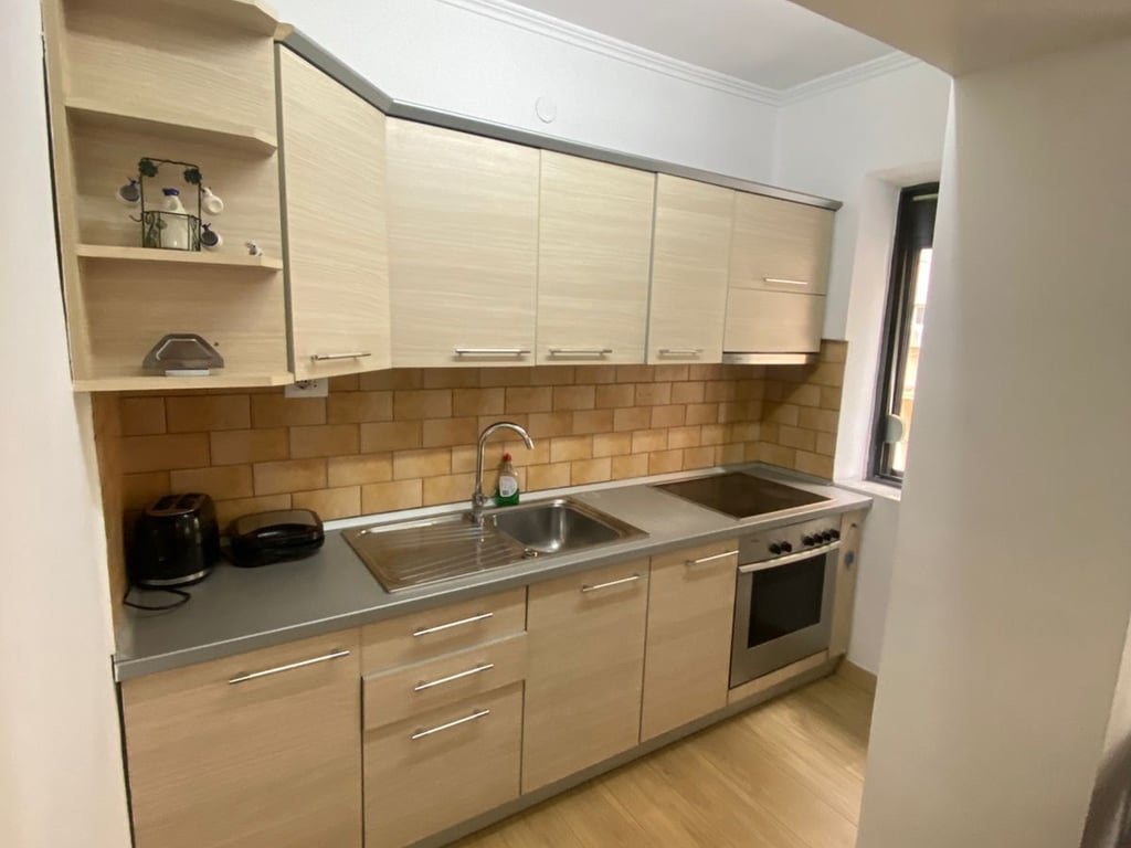 Affittasi appartamento 1+1+1 con balcone