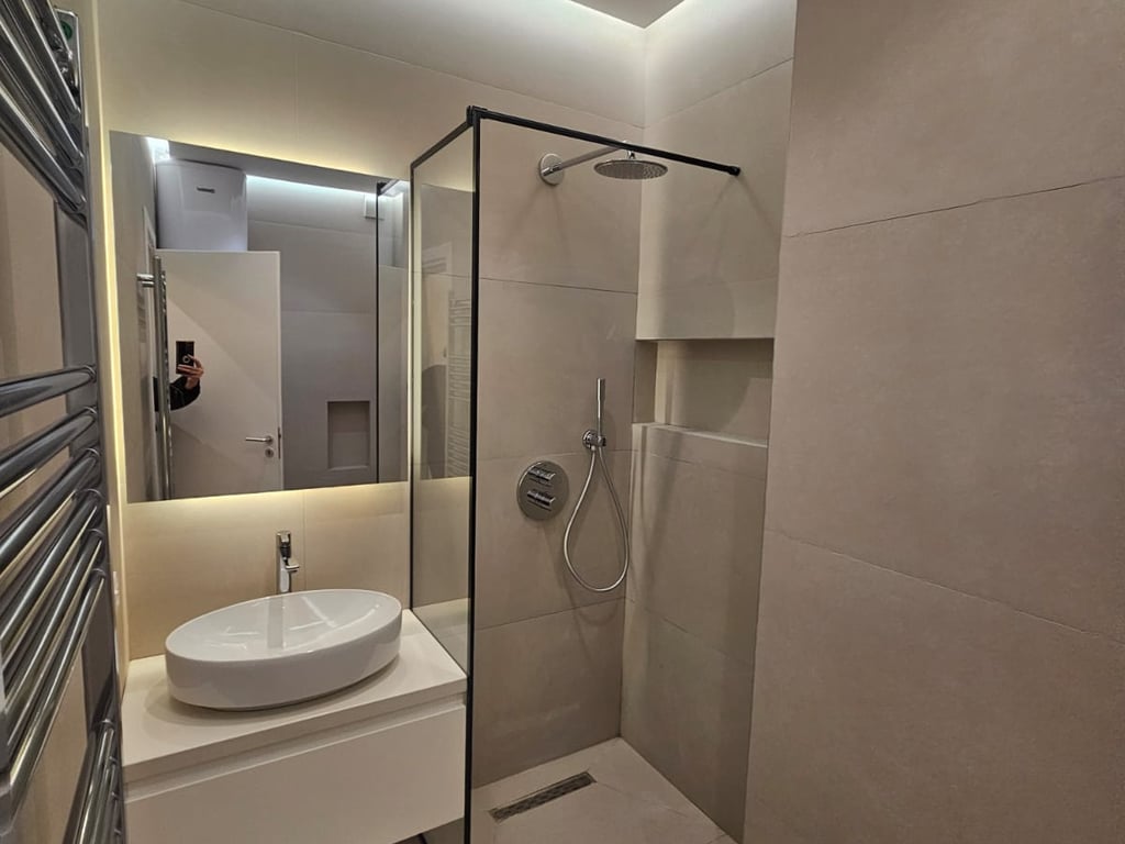 Shitet Apartament 2+1 Prane Pazarit te Ri