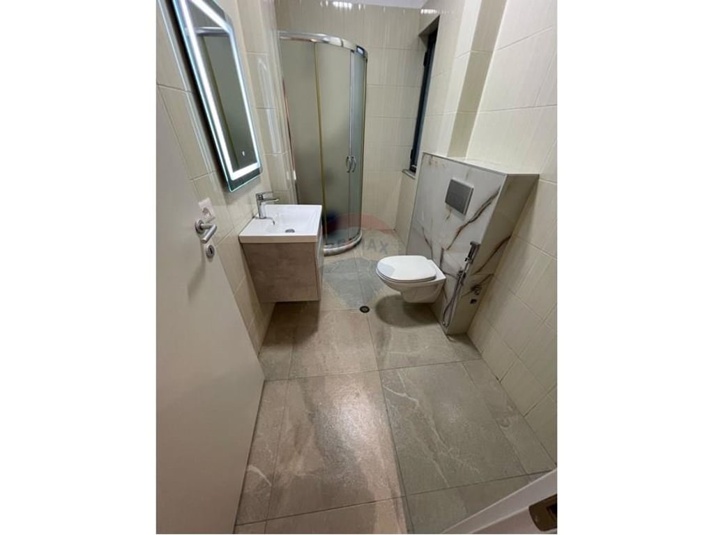 Shitet apartament 1+1 tek 21 dhjetori