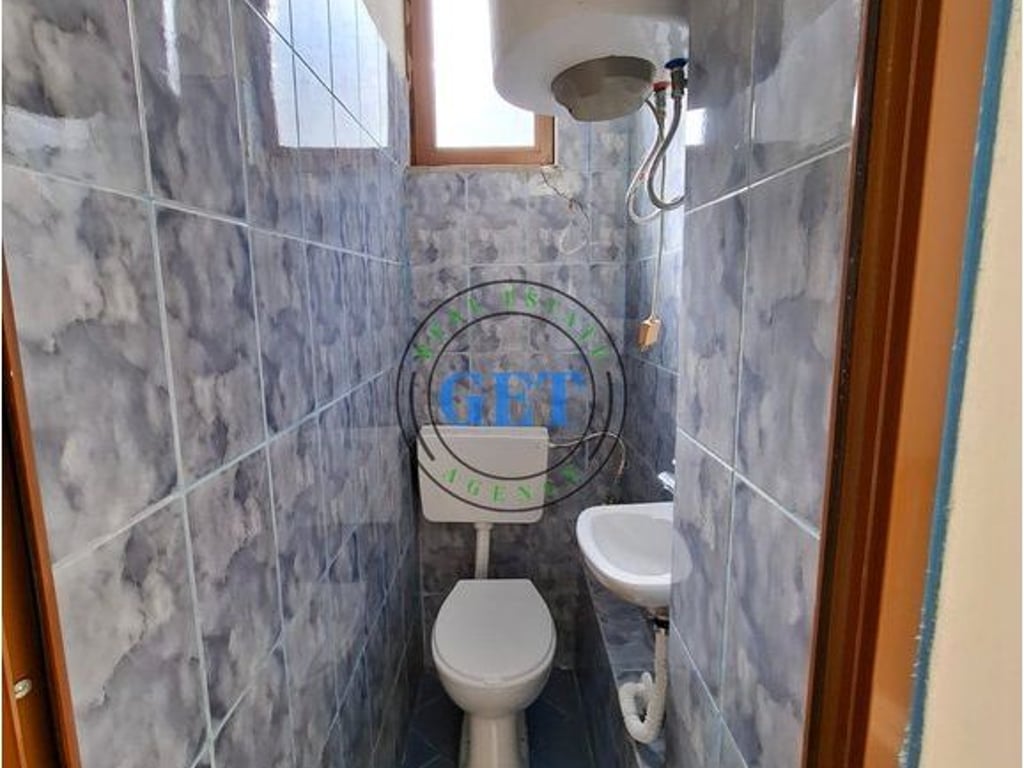 Shitet, Ambient Biznesi, Prane Stacionit te Trenit, Durres