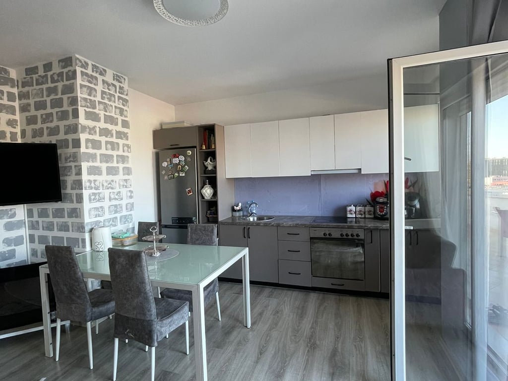 SHITET APARTAMENT  2+1+ VERANDE, ISH DOGANA, TIRANE