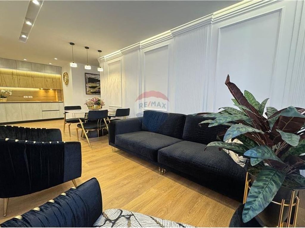 Shitet Apartament 2+1