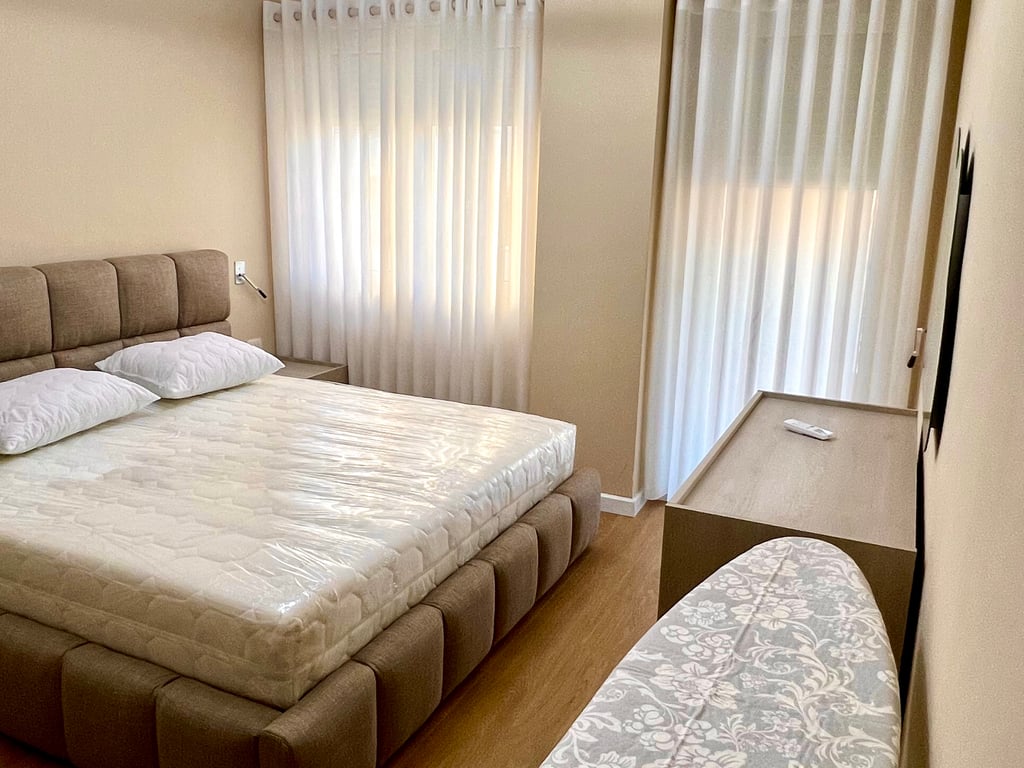 Affittasi super appartamento 1+1 in Via Elbasanit (vicino alla Facoltà di Economia)