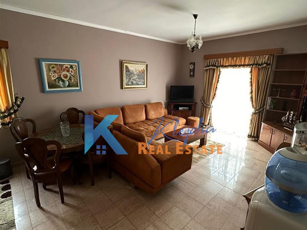 2+1 per qira ne Rrugen Ferit Xhajko