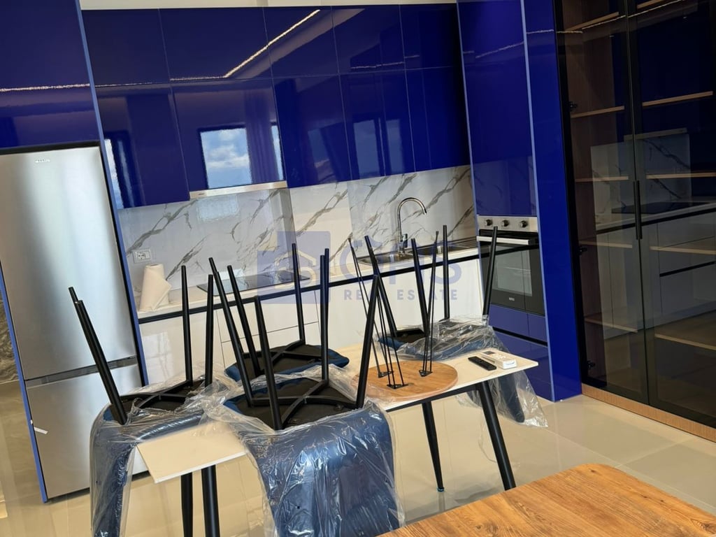 For sale, a super 2+1 apartment with a sea view in Vlorë.