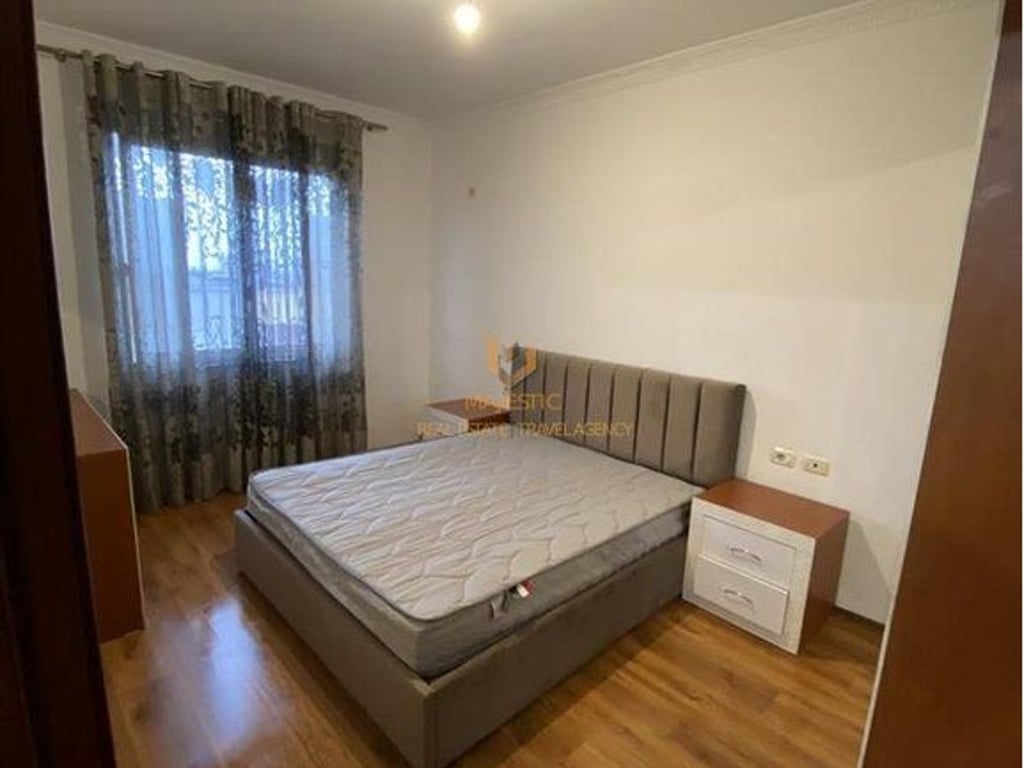 A 1+1 apartment is available for rent at Vila L 1.