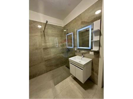 Apartament + parkim - Për Qira - Kompleksi Delijorgji