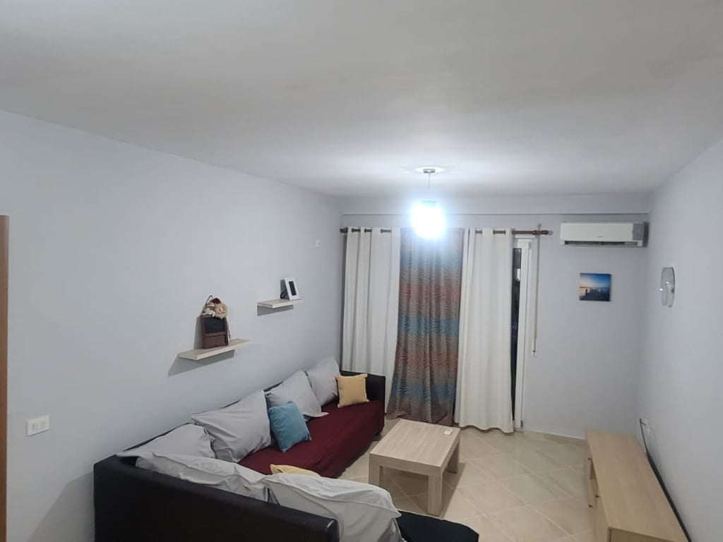 Apartment 2+1 for rent, at the beginning of Jordan Misja street near Gener 2 (behind the Supreme Court). Price: 550,000 lek.